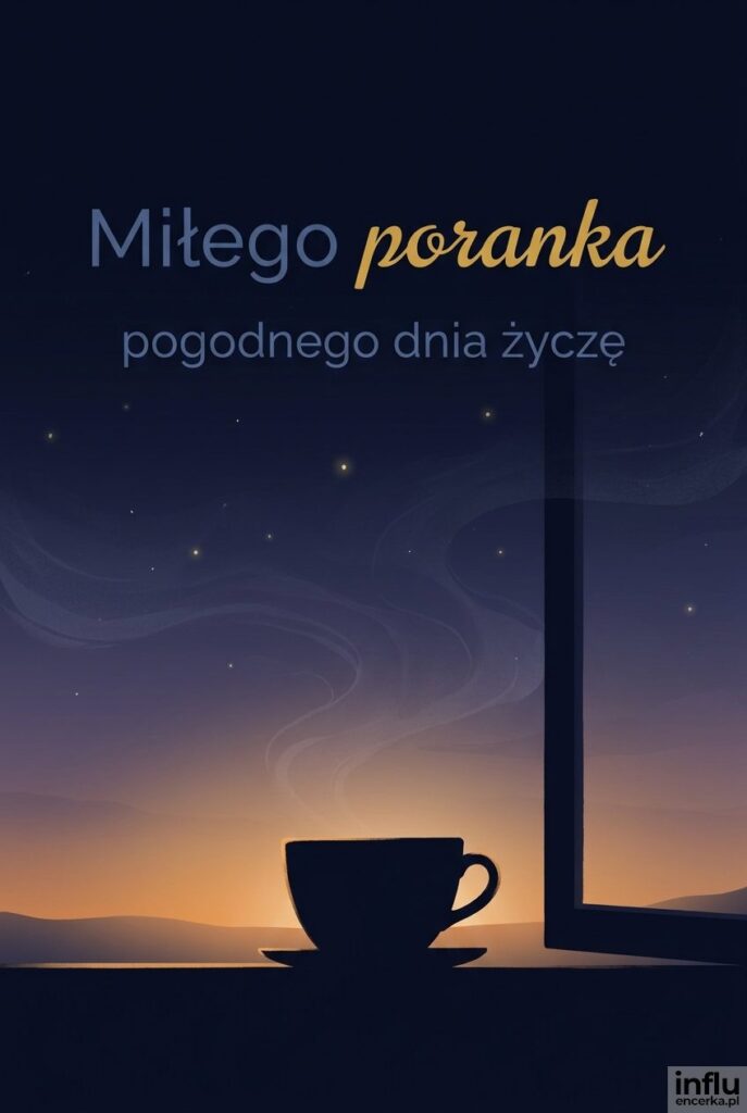 Mroczne niebo o świcie z sylwetką filiżanki kawy i pierwszym blaskiem słońca obok napisu „Miłego poranka".