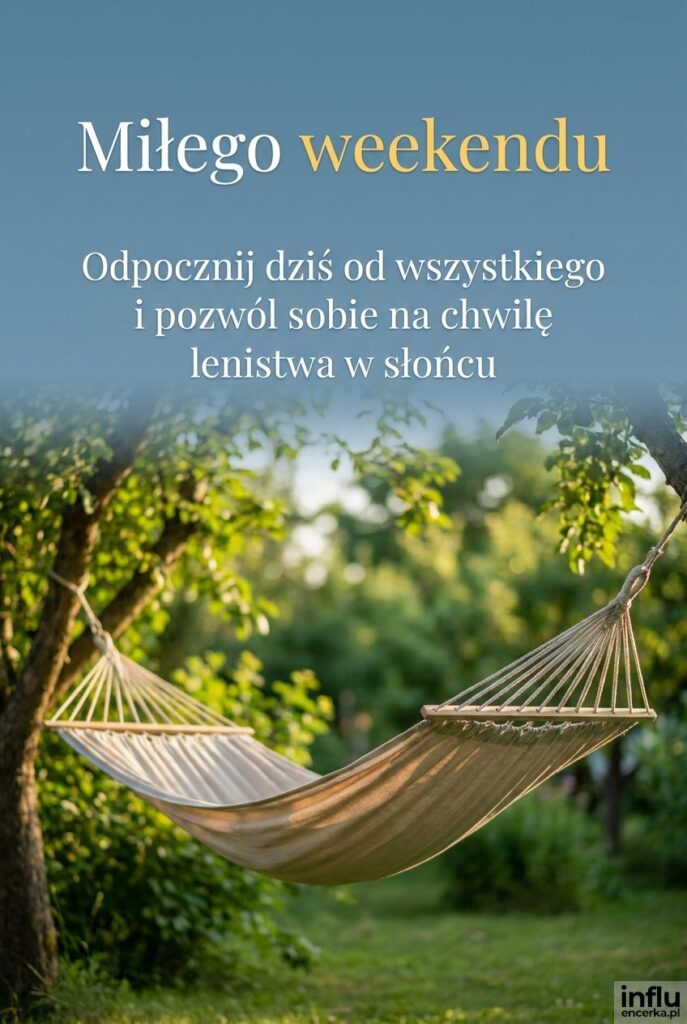 Hamak w ogrodzie w słońcu z nagłówkiem „Miłego weekendu” na tle nieba