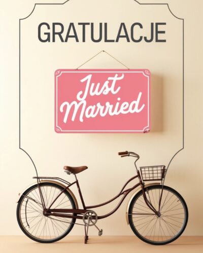 Retro rower na kremowym tle, nad nim tabliczka „Just Married”