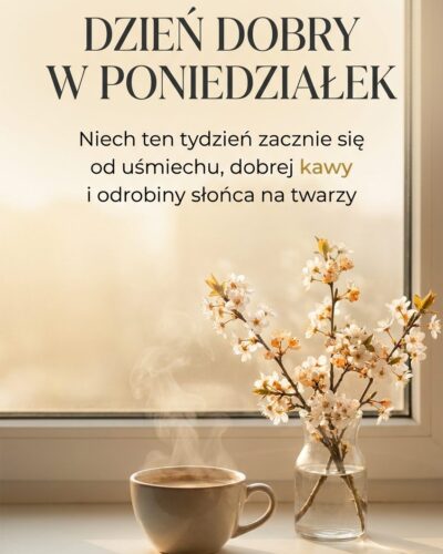 Filiżanka parującej kawy przy oknie w porannym słońcu z napisem „Dzień dobry w poniedziałek".