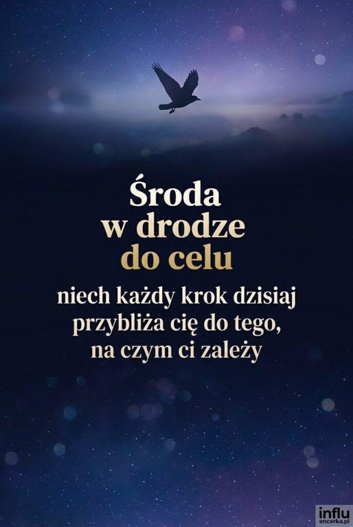 Ptak lecący na tle nocnego nieba z bokeh, poniżej napis „Środa w drodze do celu" z życzeniem.