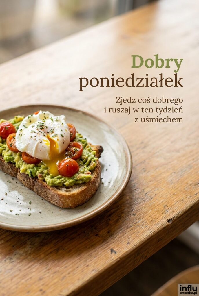 Talerz ze śniadaniem tost z awokado na drewnianym stole z napisem Dobry poniedziałek.