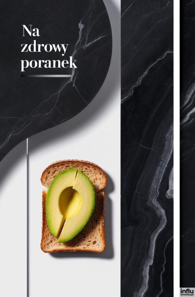 Połówka awokado na kromce tostowego chleba na tle czarnego marmuru z napisem „Na zdrowy poranek”