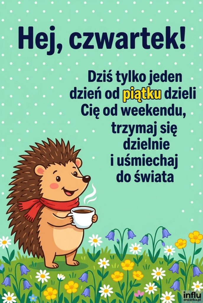 Uśmiechnięty jeżyk z filiżanką kawy na kwiecistej łące z napisem Hej, czwartek!