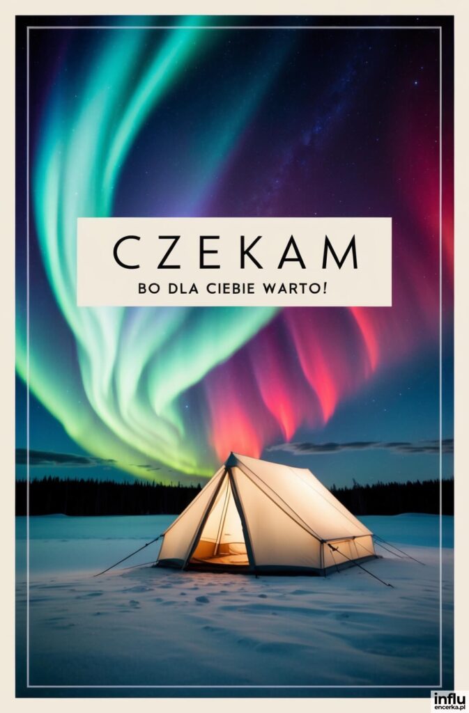 Rozświetlony namiot na śnieżnej równinie pod roztańczonymi zorzami polarnymi w kolorach zieleni i czerwieni, z napisem „Czekam, bo dla Ciebie warto!”