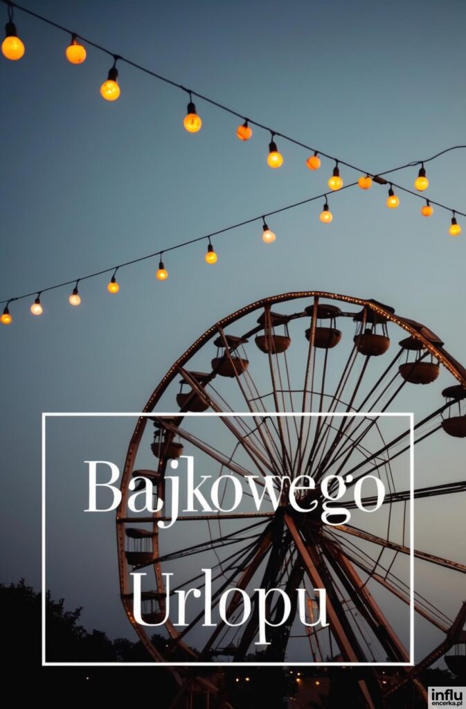 Koło młynów o zmierzchu na tle błękitnego nieba, girlanda żarówek i napis „Bajkowego Urlopu”