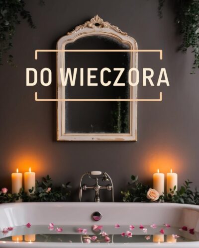 Elegancka łazienka z wanną wysypaną płatkami róż, płonącymi świecami i zielenią, nad którą wisi ozdobne lustro z napisem „Do wieczora”