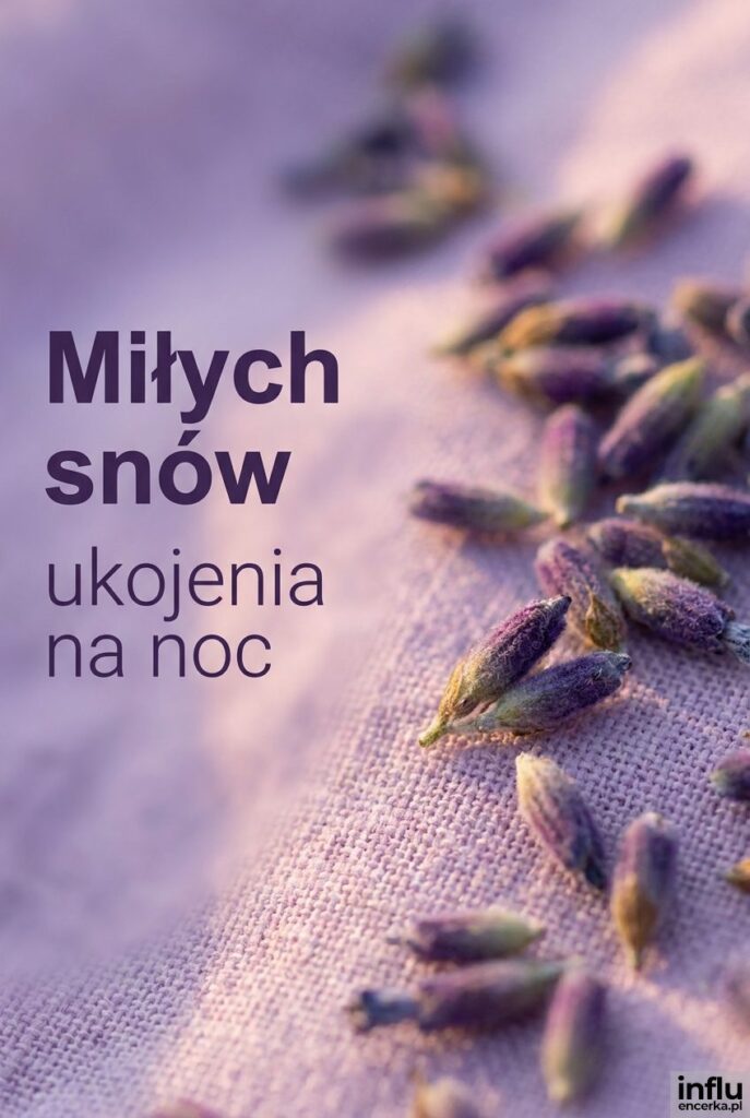 Fotografia makro fioletowej lawendy na liliowym materiale z napisem "Miłych snów".