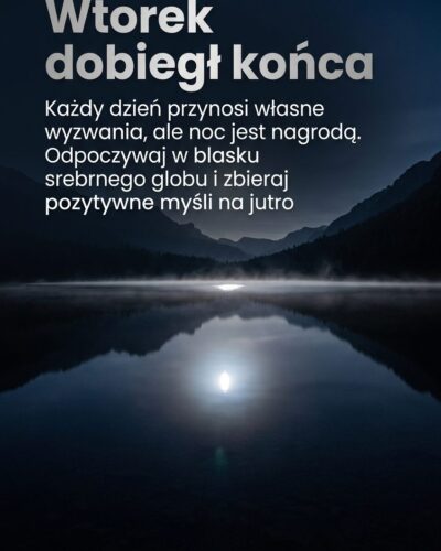 Jezioro obijające srebrne światło pod mrocznym niebem z hasłem "Wtorek dobiegł końca".