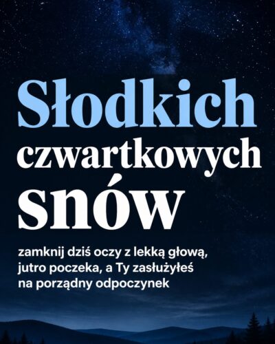 Rozgwieżdżone czarno-granatowe niebo z mgiełką i napisem „Słodkich czwartkowych snów”.