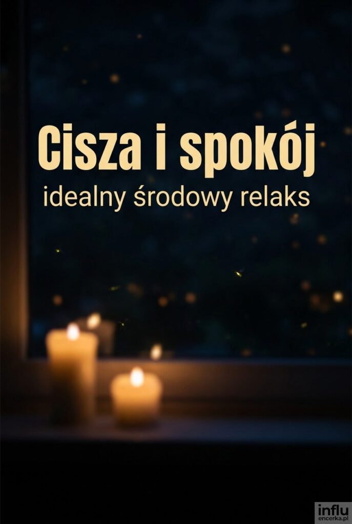 Nastrojowe świeczki nocą i rozmyte tło z dużym napisem "Cisza i spokój" zapraszającym do odpoczynku.