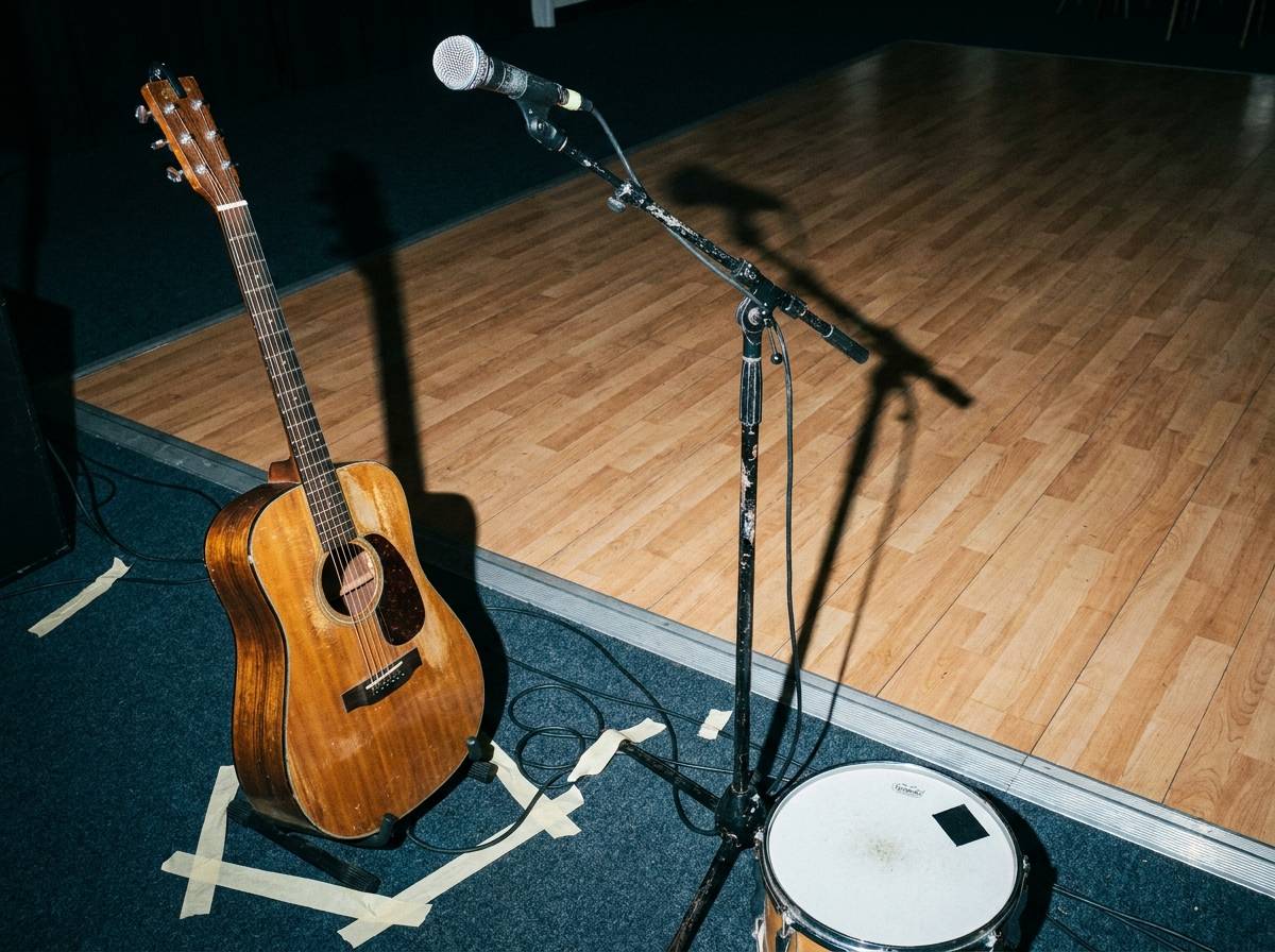 Instrumenty zespołu muzycznego rozstawione przed niezapowiedzianym koncertem na weselu