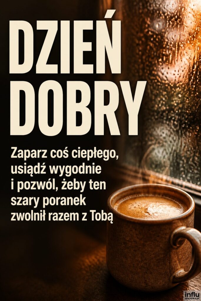 Parujący kubek kawy przy oknie z kroplami deszczu i nagłówkiem „DZIEŃ DOBRY”.