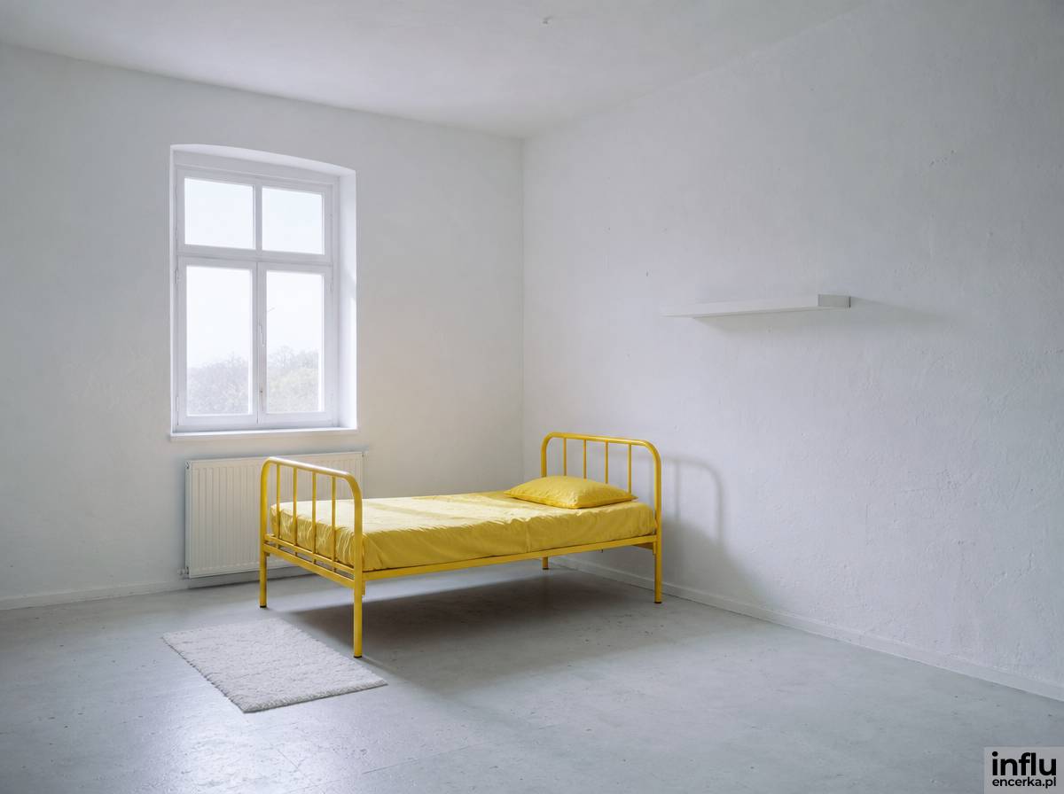 Minimalistyczny pokój z jednym kolorowym akcentem dla dziecka
