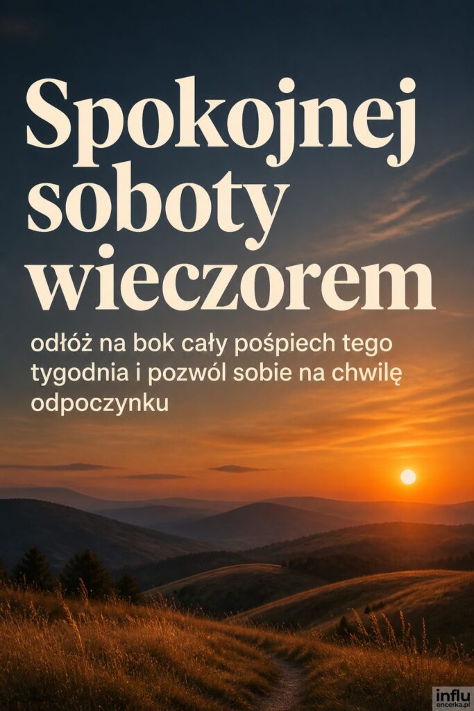 Krajobraz wzgórz o zachodzie słońca z napisem „Spokojnej soboty wieczorem” w kremowym kolorze.