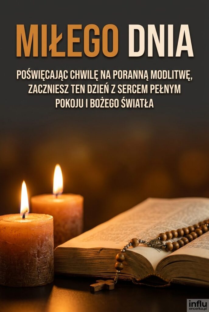 Zbliżenie zapalonych świec przy Biblii i różańcu z napisem „Miłego dnia” w ciepłym świetle.