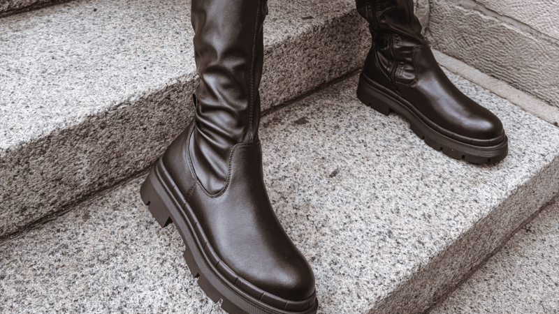 Czarne, wysokie buty damskie